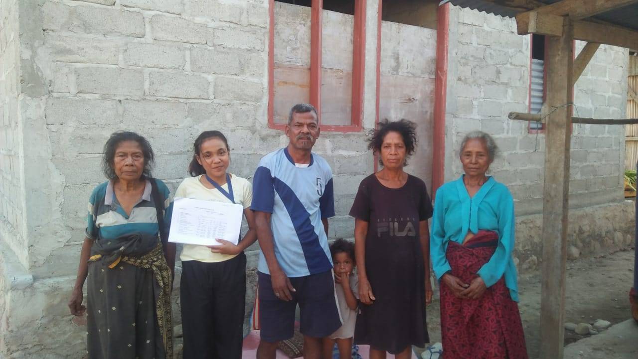 TIM ENUMERATOR MELAKUKAN PENGUMPULAN DATA AWAL DARI MASYARAKAT DI DESA ALAS